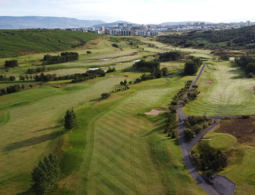 Við opnum vellina okkar Laugardaginn 8. maí.